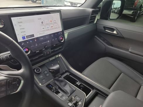 Used 2024 Lexus GX 550 w/ Accessory Package (31) AWD/4WD image 24
