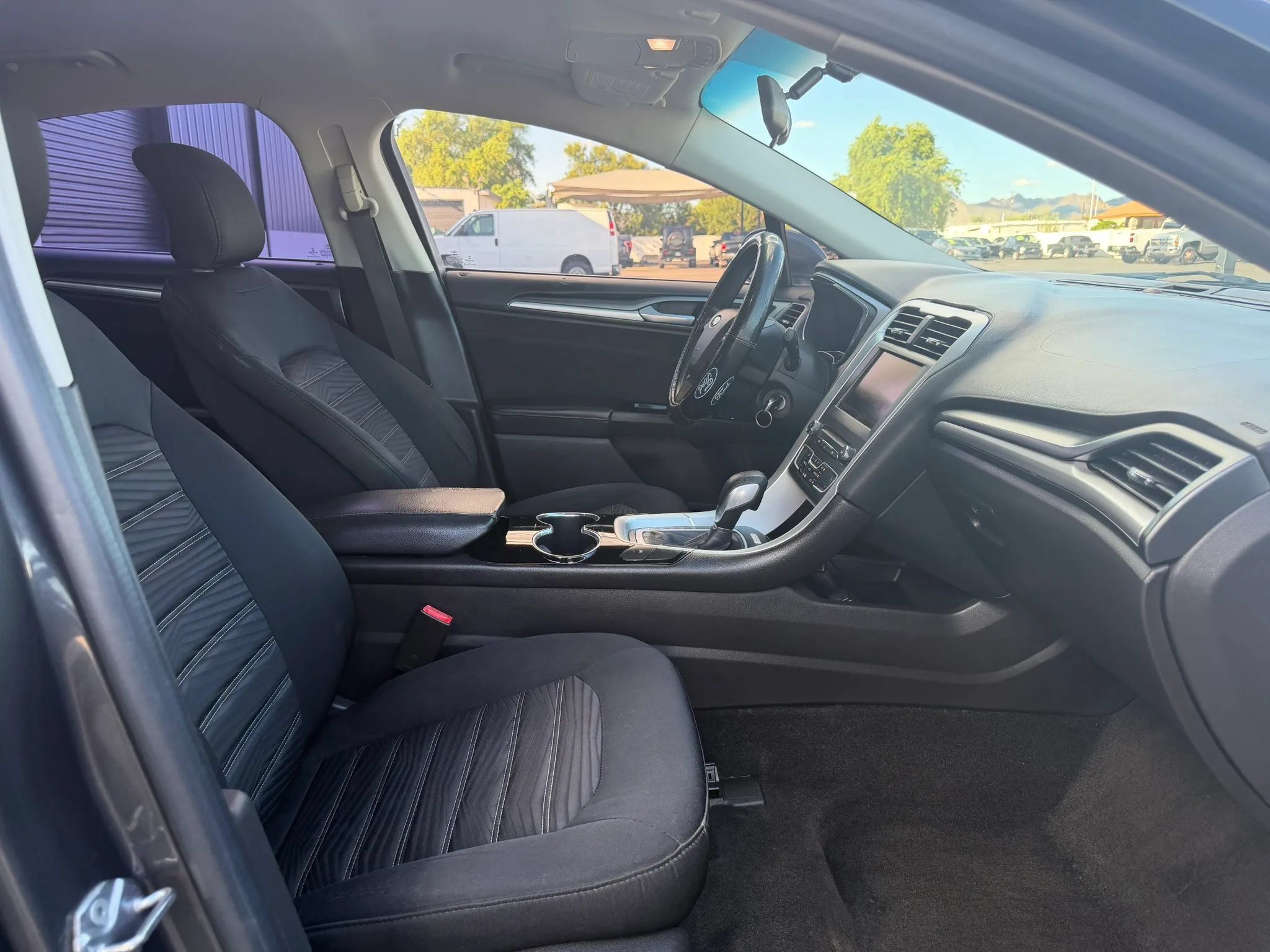 Used 2016 Ford Fusion SE FWD image 24