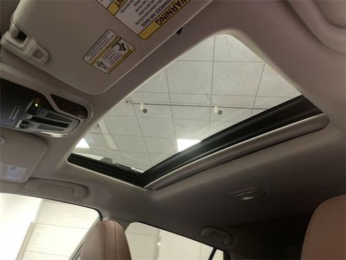 Used 2025 Subaru Outback Touring XT image 22