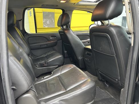 Used 2012 Chevrolet Suburban LTZ image 5