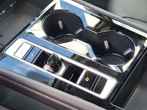 New 2025 Volkswagen Atlas SE image 13