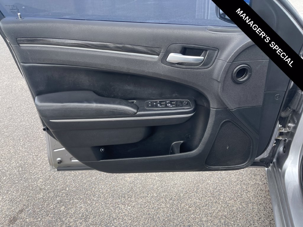 Used 2017 Chrysler 300 Limited RWD image 13