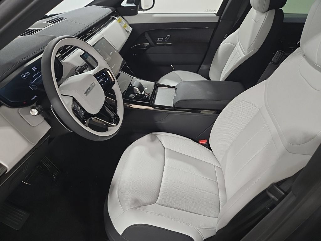 New 2026 Land Rover Range Rover Sport Dynamic SE AWD/4WD image 18