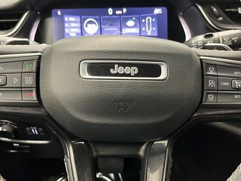 Used 2023 Jeep Grand Cherokee L Laredo image 15