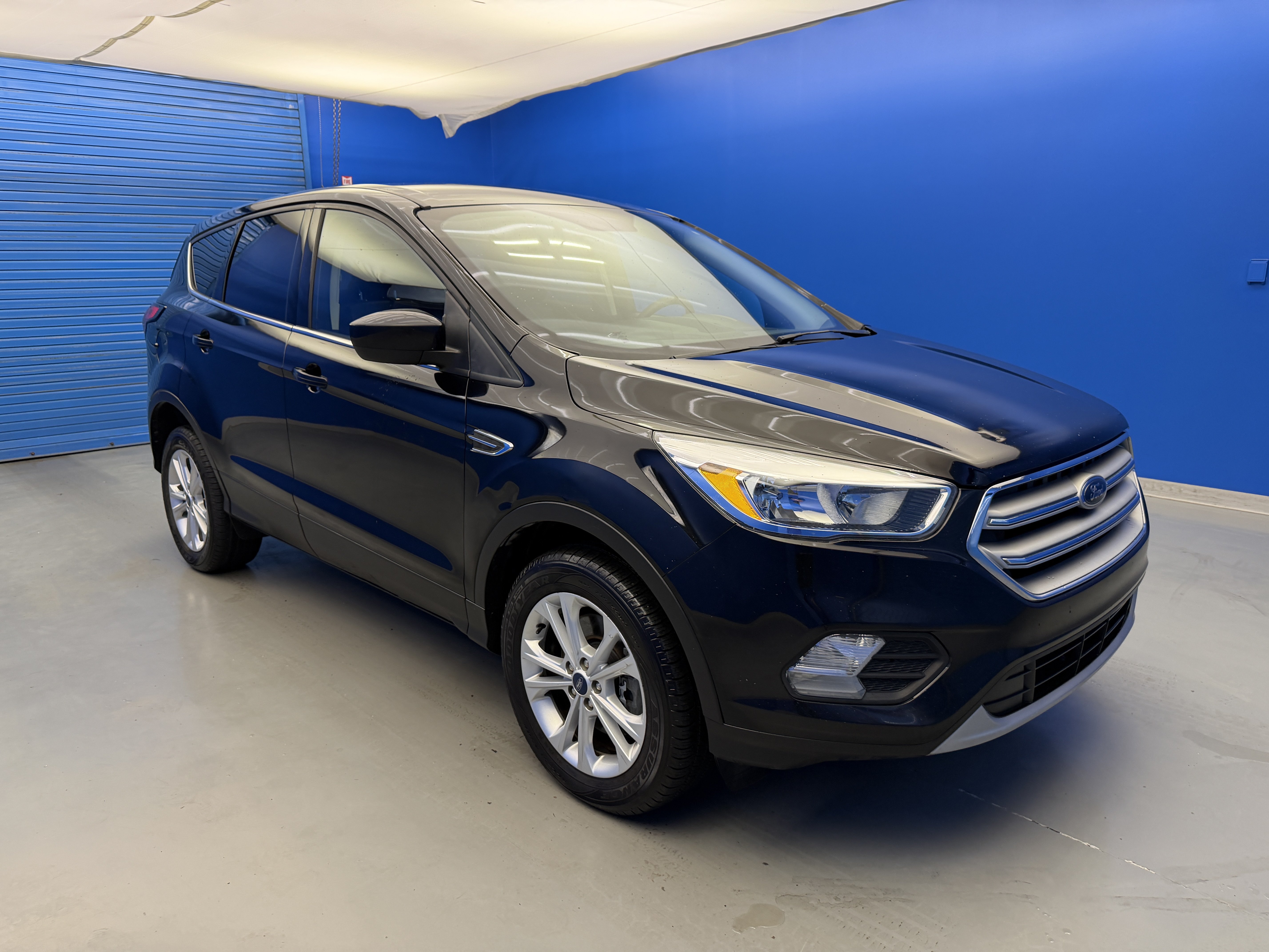 Used 2019 Ford Escape SE FWD image 2