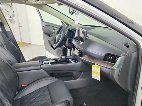 New 2026 Nissan Rogue Platinum w/ Platinum Premium Package image 37
