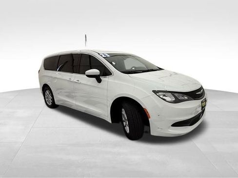 Used 2023 Chrysler Voyager LX image 8