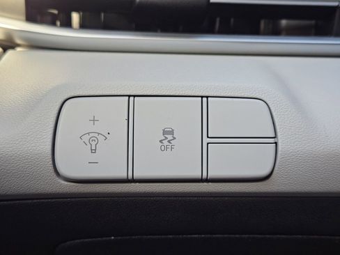 New 2025 Hyundai Elantra Limited FWD image 22