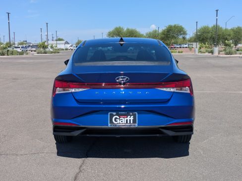 Used 2023 Hyundai Elantra SEL FWD image 4