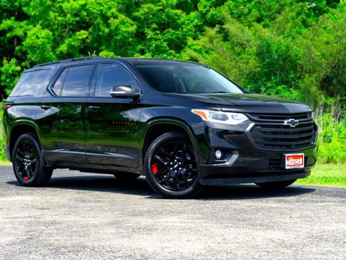 Used 2021 Chevrolet Traverse Premier w/ Redline Edition FWD image 2
