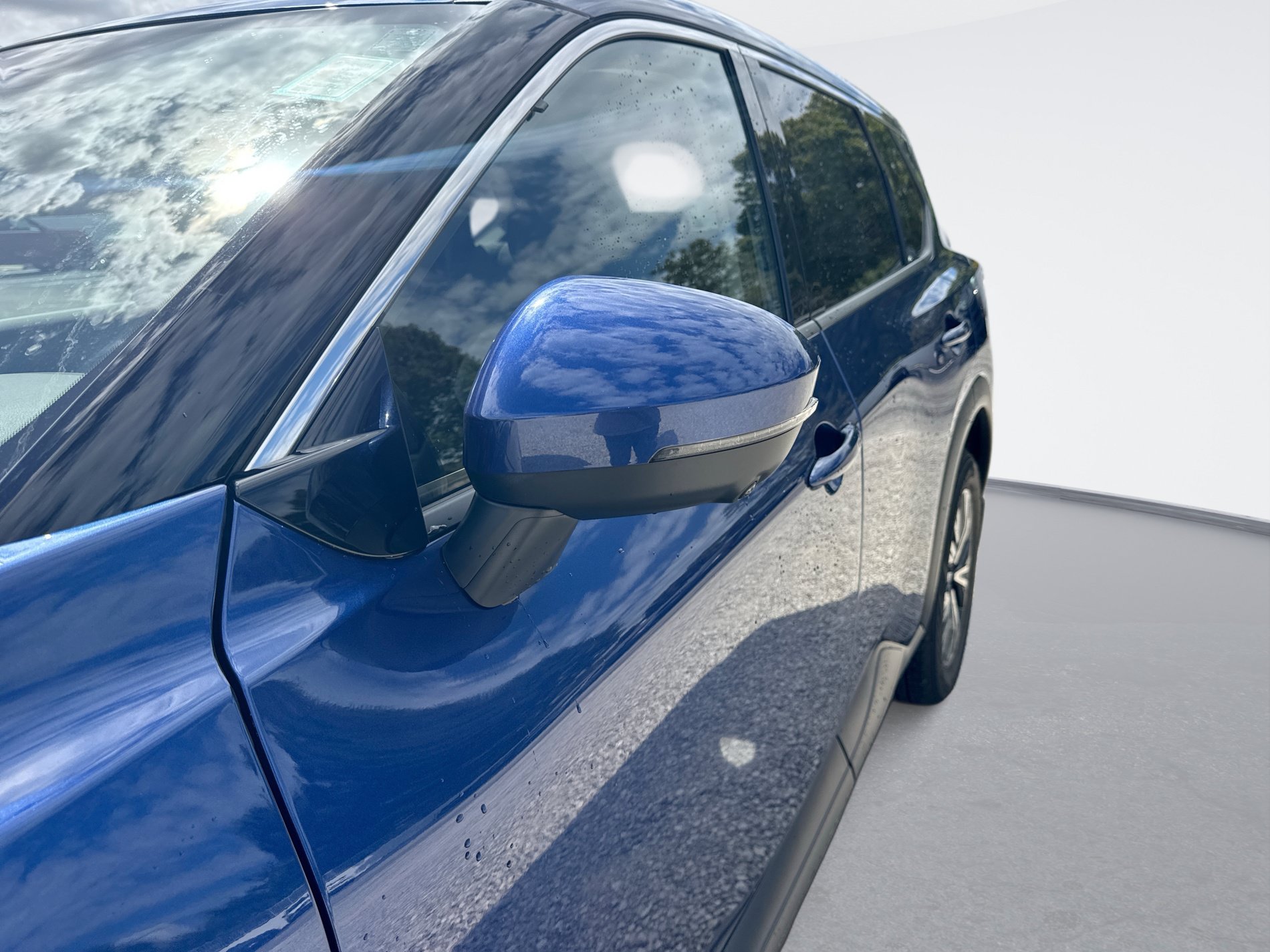 Used 2021 Nissan Rogue SV AWD/4WD image 12