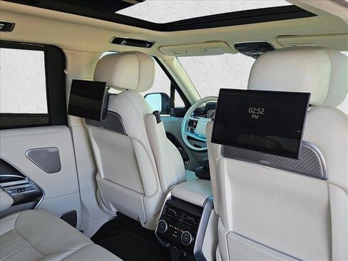Used 2024 Land Rover Range Rover Long Wheelbase Autobiography image 23