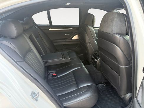 Used 2015 BMW M5 RWD image 13
