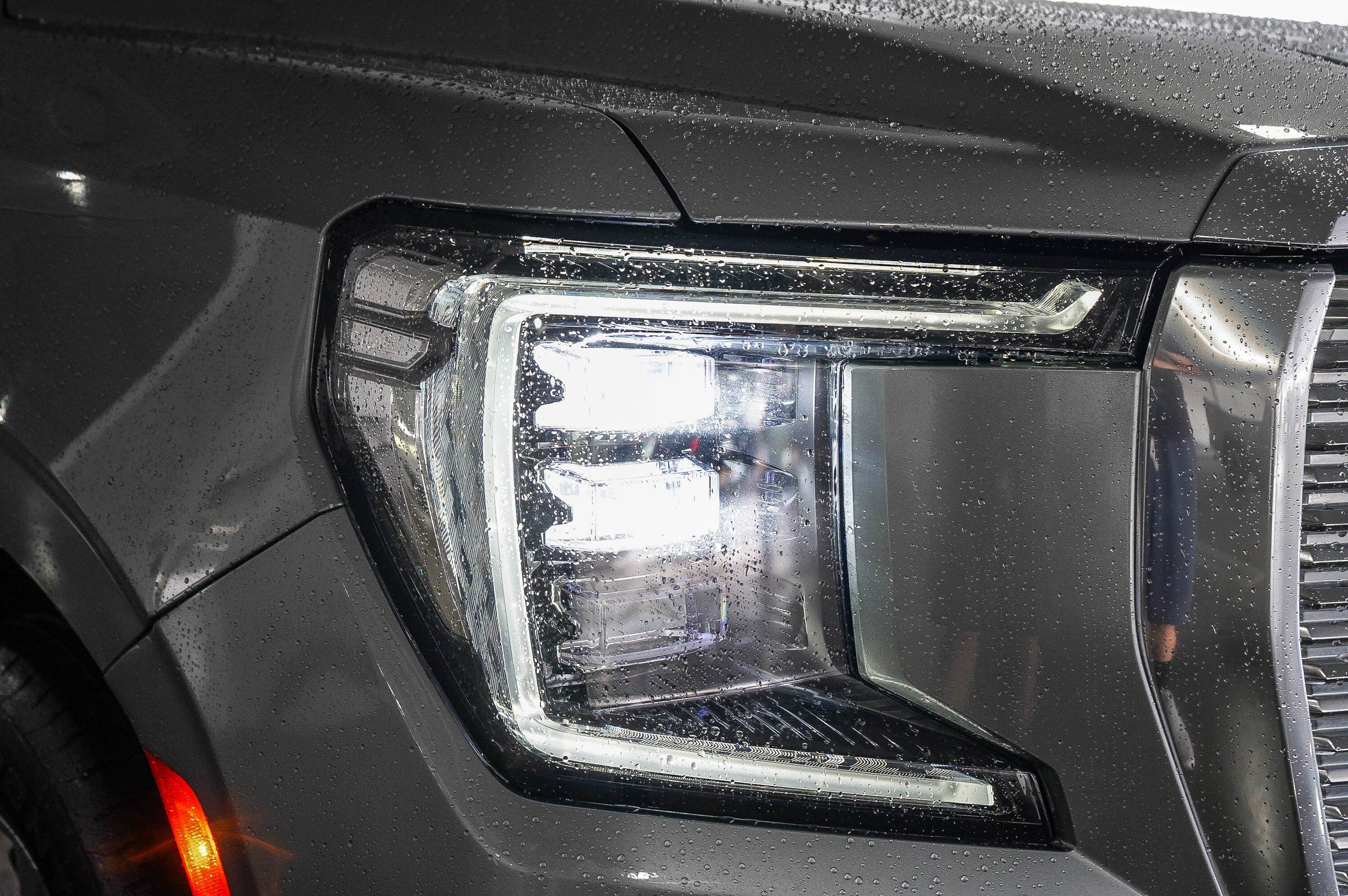 Used 2024 GMC Yukon Denali w/ Advanced Technology Package AWD/4WD image 12