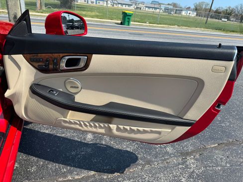 Used 2014 Mercedes-Benz SLK 250 image 27