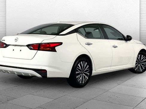 Used 2025 Nissan Altima 2.5 SV FWD image 13