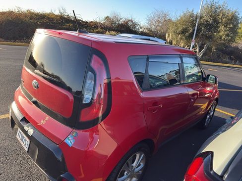 Used 2016 Kia Soul + image 2
