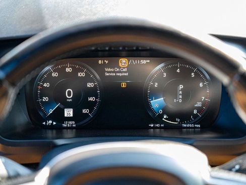 Used 2017 Volvo XC90 T6 Momentum w/ Vision Package image 16