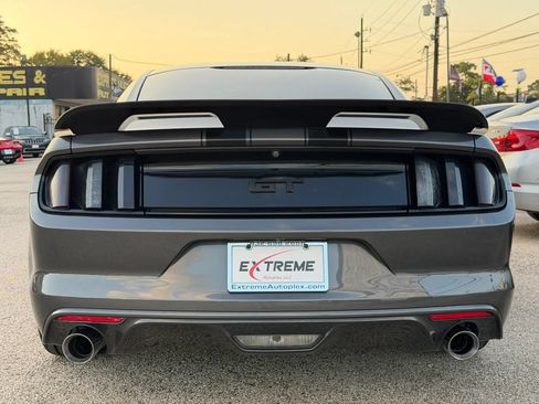 Used 2017 Ford Mustang GT RWD image 5