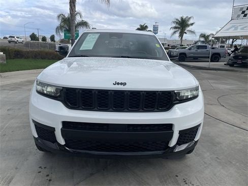 Used 2022 Jeep Grand Cherokee L Laredo image 3