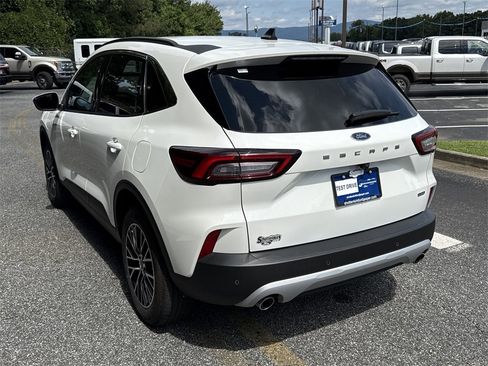 Used 2024 Ford Escape SE image 5