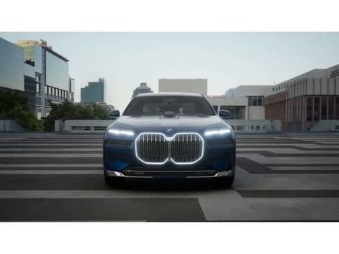 New 2026 BMW i7 xDrive60 w/ Executive Package image 3