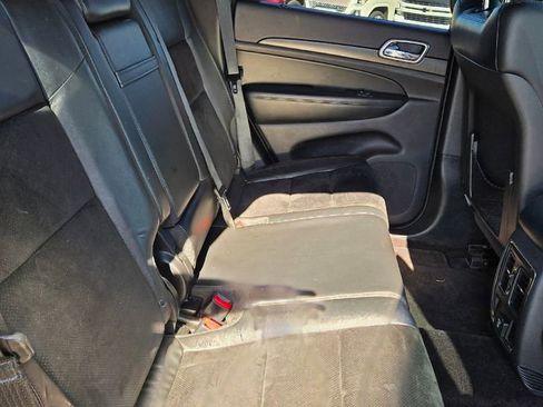 Used 2017 Jeep Grand Cherokee Altitude image 47