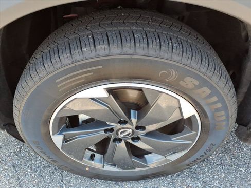 Used 2025 Nissan Rogue SV AWD/4WD image 11