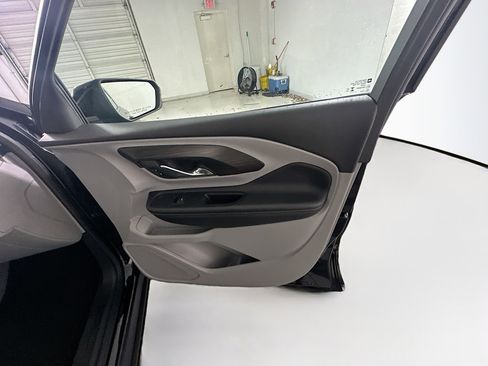 Used 2024 GMC Terrain SLE image 30