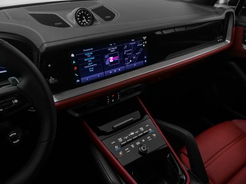 Used 2025 Porsche Cayenne S image 35