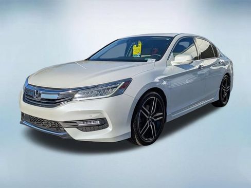 Used 2017 Honda Accord Touring image 7