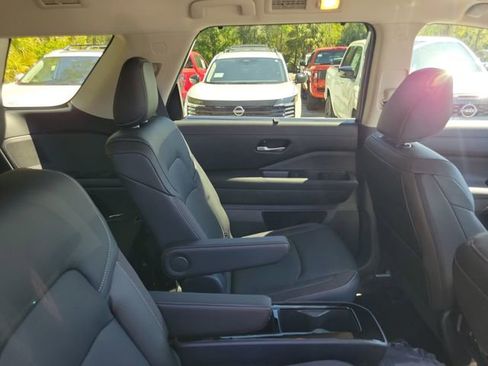 New 2026 Nissan Pathfinder SL w/ SL Premium Package image 30
