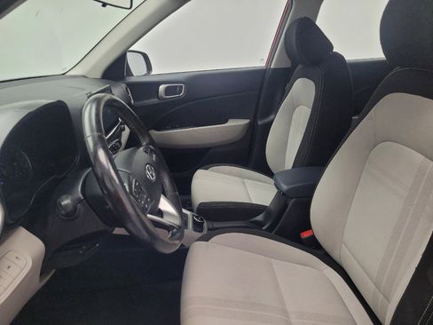 Used 2022 Hyundai Venue SEL FWD image 17