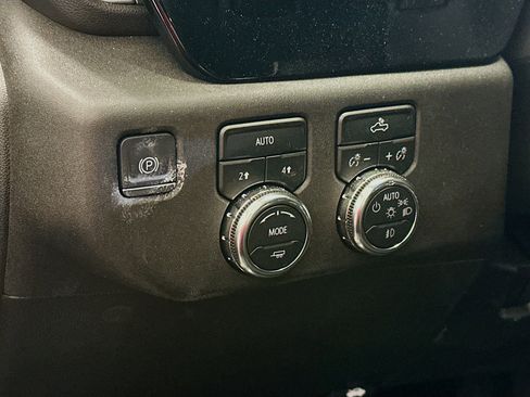 Used 2024 GMC Sierra 1500 Elevation image 17