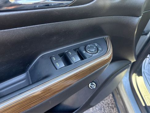 Used 2023 GMC Acadia SLE w/ Driver Convenience Package image 36