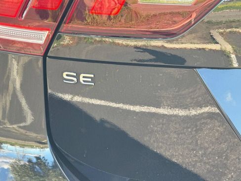 Used 2023 Volkswagen Tiguan SE R-Line image 24