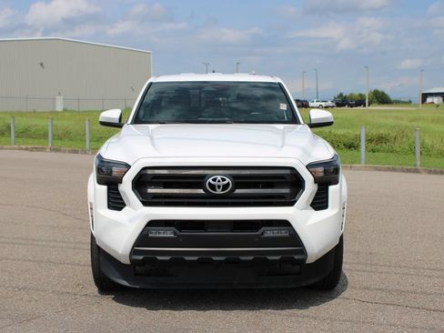 Used 2024 Toyota Tacoma SR5 AWD/4WD image 4