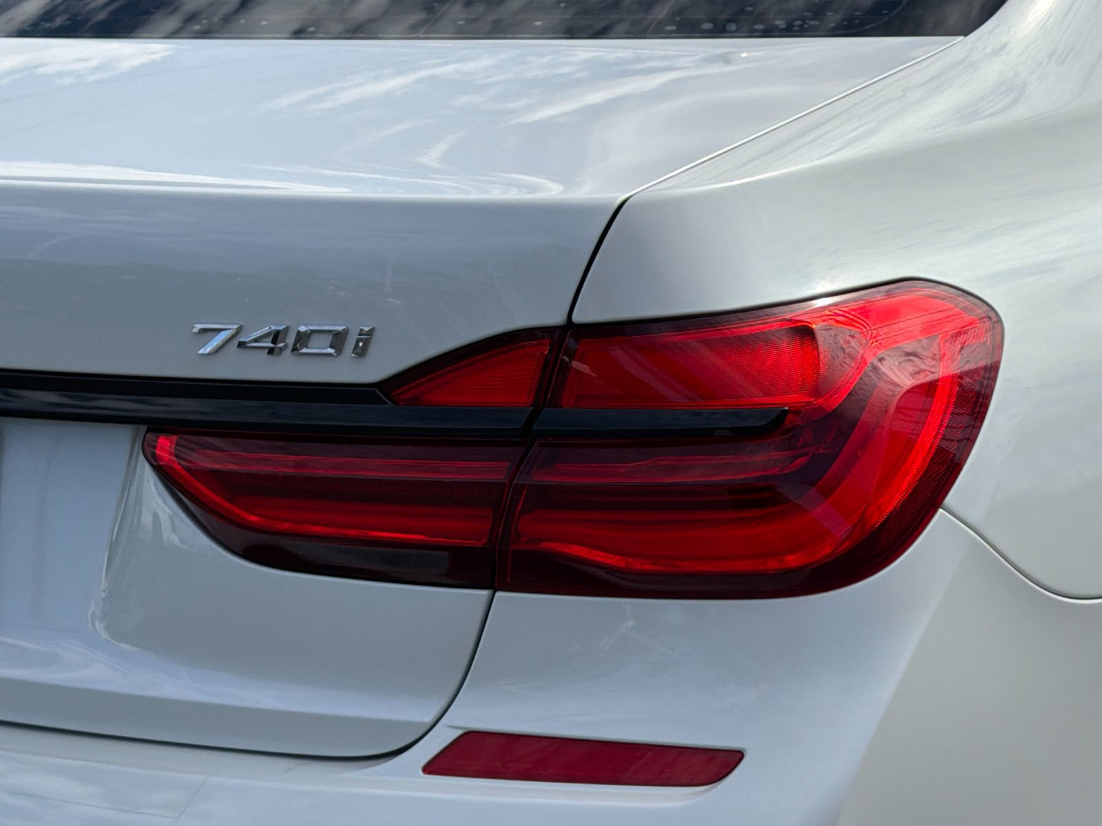 Used 2019 BMW 740i w/ M Sport Package RWD image 25