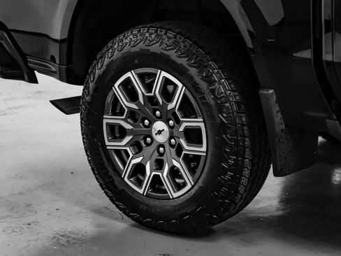 Used 2026 Chevrolet Colorado Z71 w/ Technology Package AWD/4WD image 47
