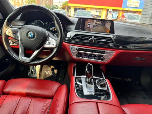 Used 2018 BMW 750i RWD image 13