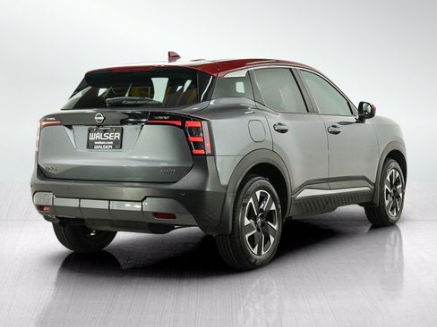 Used 2025 Nissan Kicks SV AWD/4WD image 5