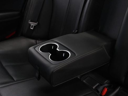 Used 2025 Genesis G70 2.5T RWD image 31