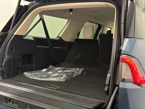 New 2027 Lincoln Navigator L Premier AWD/4WD image 9