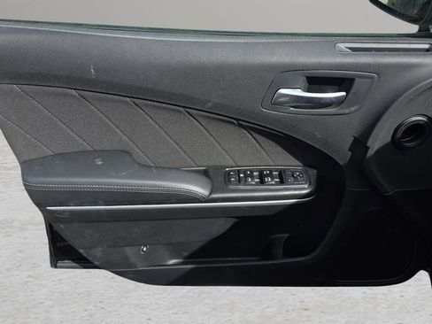 Used 2019 Dodge Charger SXT w/ Cold Weather Package image 9