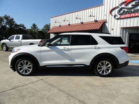 Used 2020 Ford Explorer XLT w/ Equipment Group 202A image 3