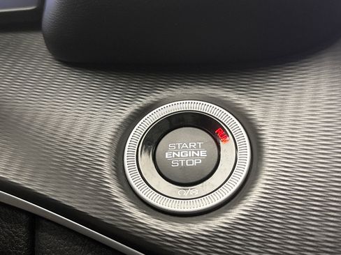 Used 2023 Jeep Grand Cherokee Laredo w/ Luxury Tech Group I AWD/4WD image 19
