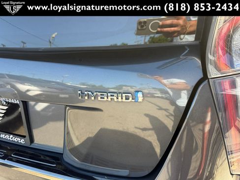 Used 2016 Toyota Prius Three w/ Advanced Technology Package FWD image 9