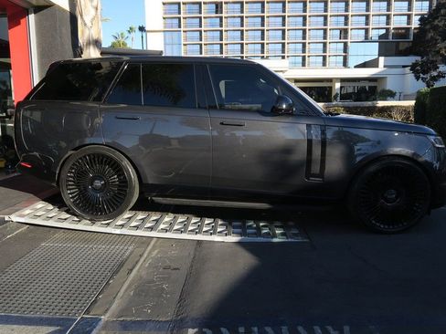 Used 2023 Land Rover Range Rover Autobiography image 28