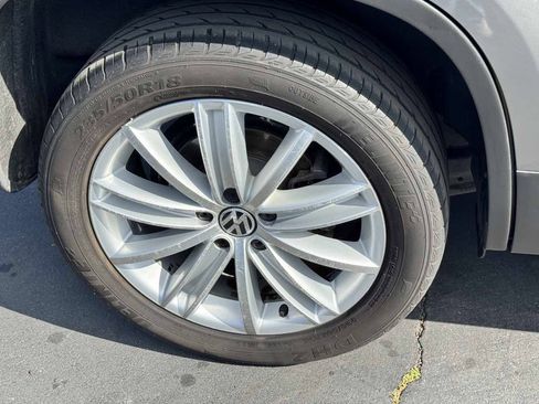 Used 2011 Volkswagen Tiguan SEL FWD image 18