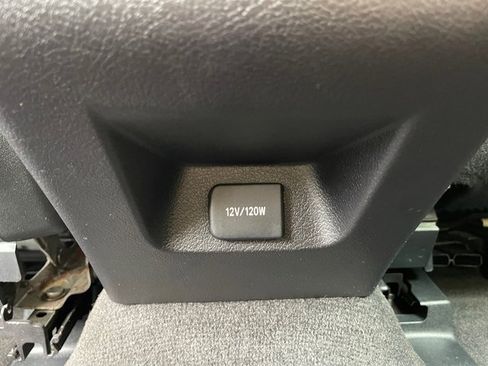 Used 2016 Toyota Avalon Limited image 29